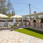 Ilenia's 3 Bedroom House With Private Pool