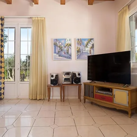 Ilenia's 3 Bedroom House With Private Pool Nyaraló