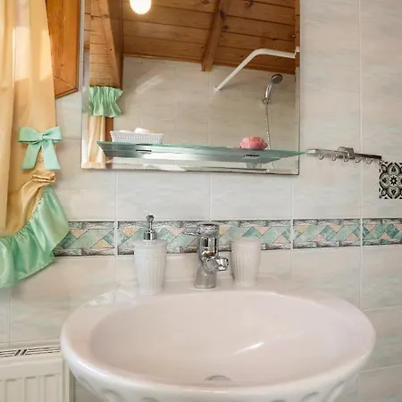 Ilenia's 3 Bedroom House With Private Pool * Laganász