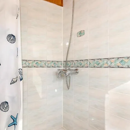 Ilenia's 3 Bedroom House With Private Pool Laganász
