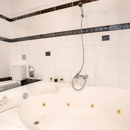 Ilenia's 3 Bedroom House With Private Pool * Laganász