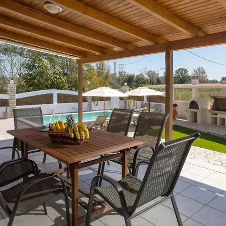 Ilenia's 3 Bedroom House With Private Pool *