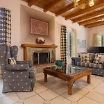 Ilenia's 3 Bedroom House With Private Pool Laganász