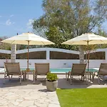 Ilenia's 3 Bedroom House With Private Pool
