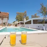 Ilenia's 3 Bedroom House With Private Pool Nyaraló *