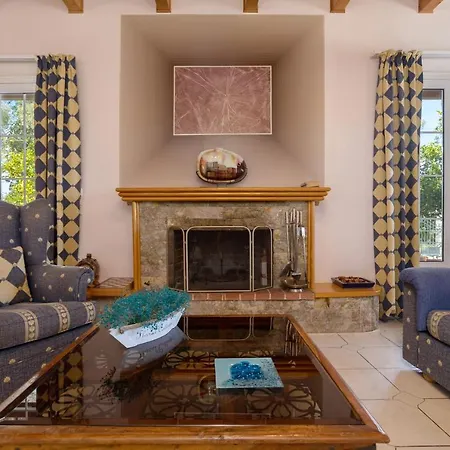 Ilenia's 3 Bedroom House With Private Pool