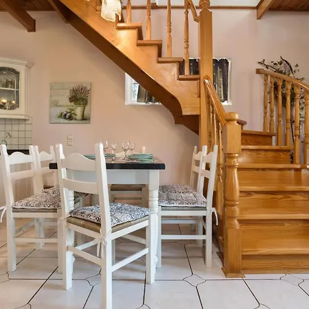 Ilenia's 3 Bedroom House With Private Pool Laganász