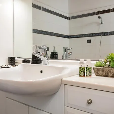 Ilenia's 3 Bedroom House With Private Pool