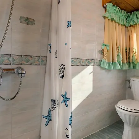 Ilenia's 3 Bedroom House With Private Pool