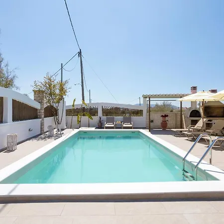 Ilenia's 3 Bedroom House With Private Pool *