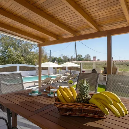 Casa vacanze Ilenia's 3 Bedroom House With Private Pool