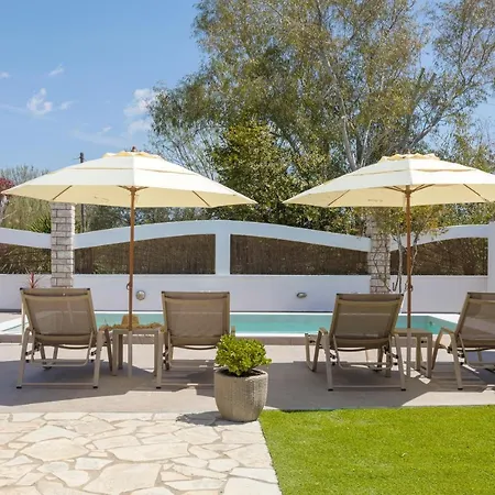 Ilenia's 3 Bedroom House With Private Pool