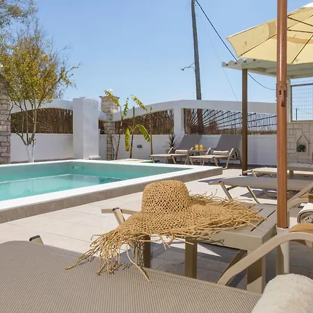 Ilenia's 3 Bedroom House With Private Pool