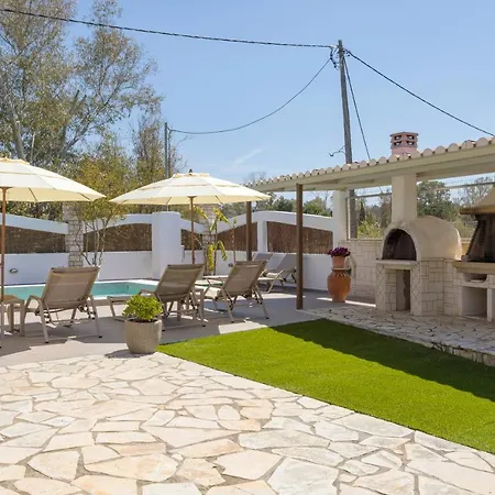 Ilenia's 3 Bedroom House With Private Pool