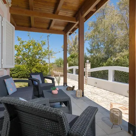 Ilenia's 3 Bedroom House With Private Pool