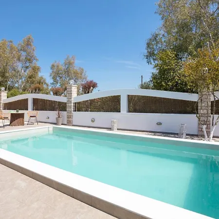 Ilenia's 3 Bedroom House With Private Pool