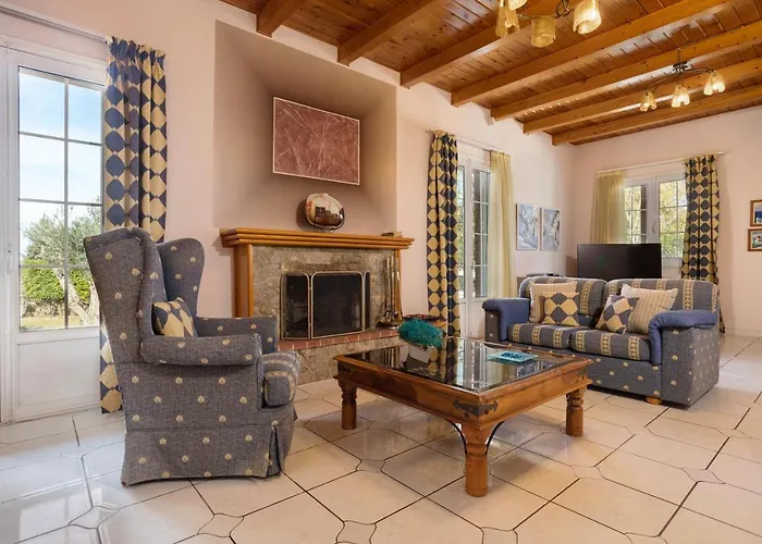 Ilenia's 3 Bedroom House With Private Pool Λαγανάς