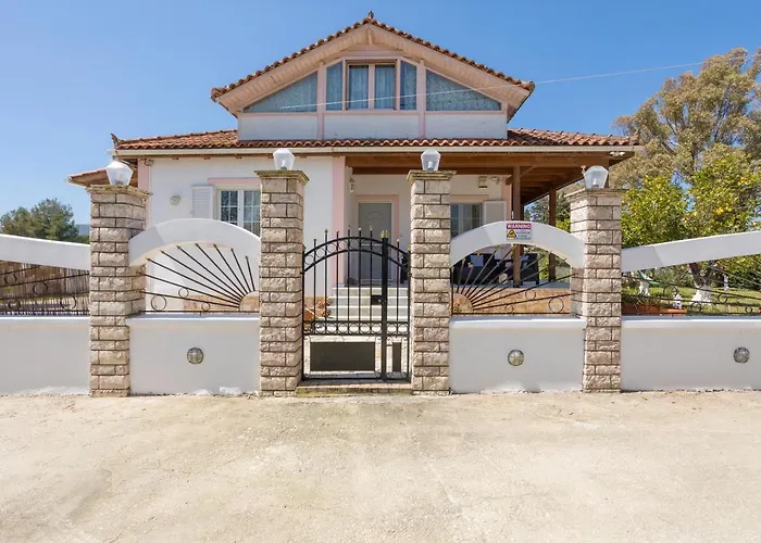 Ilenia's 3 Bedroom House With Private Pool