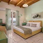 Dom wakacyjny Ilenia's 3 Bedroom House With Private Pool