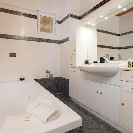 Ilenia's 3 Bedroom House With Private Pool * ラガナス