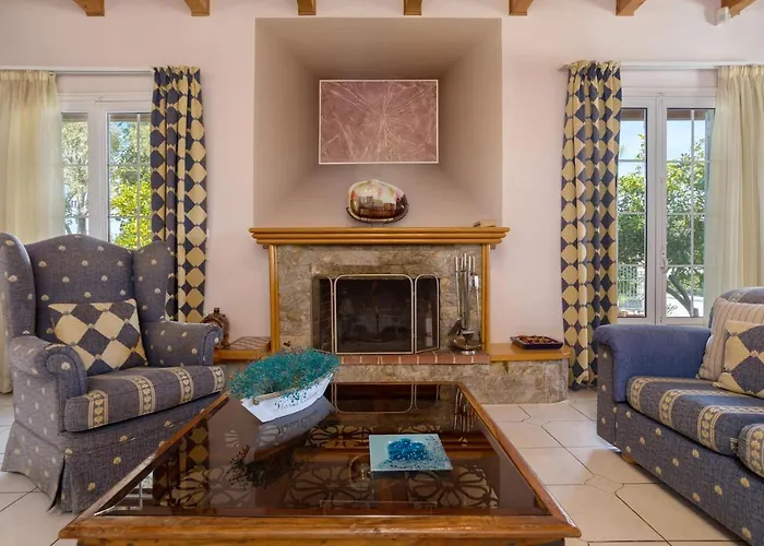 Ilenia's 3 Bedroom House With Private Pool