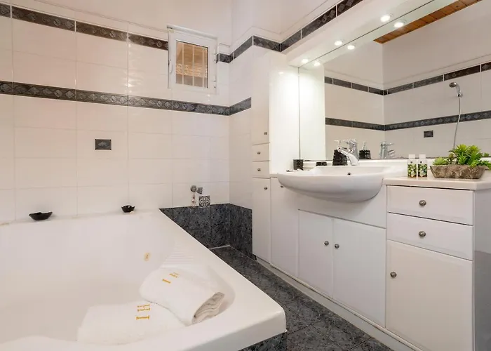 Ilenia's 3 Bedroom House With Private Pool * Laganas