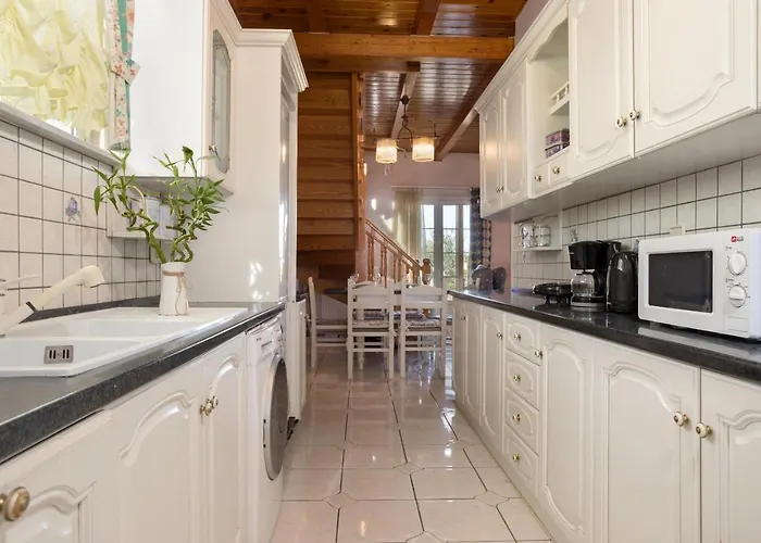 Dom wakacyjny Ilenia's 3 Bedroom House With Private Pool Laganas