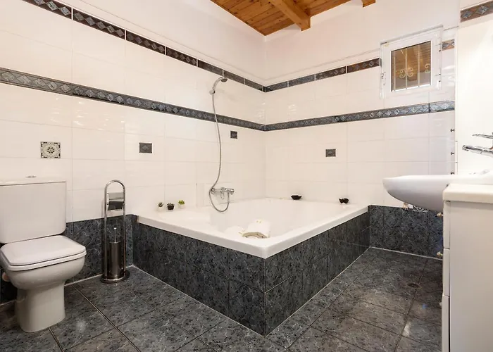 Ilenia's 3 Bedroom House With Private Pool * Laganas