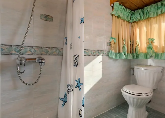 Ilenia's 3 Bedroom House With Private Pool