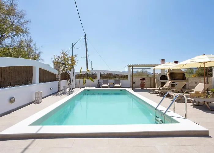 Ilenia's 3 Bedroom House With Private Pool *