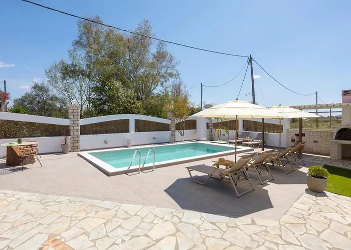 Dom wakacyjny Ilenia's 3 Bedroom House With Private Pool
