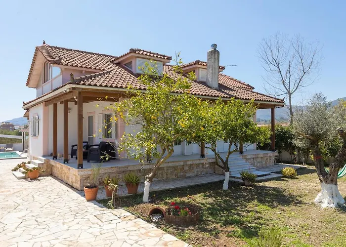 Dom wakacyjny Ilenia's 3 Bedroom House With Private Pool