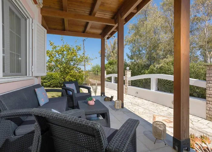 Ilenia's 3 Bedroom House With Private Pool
