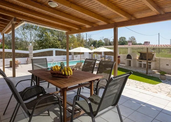 Ilenia's 3 Bedroom House With Private Pool *