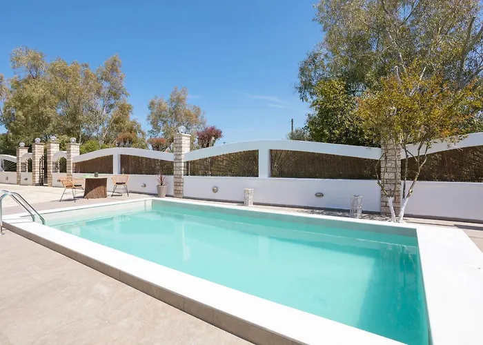 Ilenia's 3 Bedroom House With Private Pool